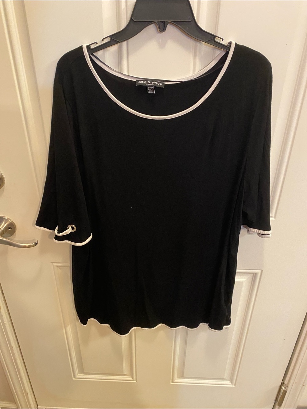Cable & Gauge Black Short Sleeve Top with White Trim